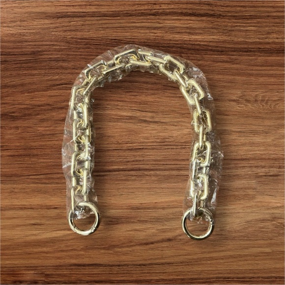 Gold Chain Handle Accessory - Picture 4 of 4